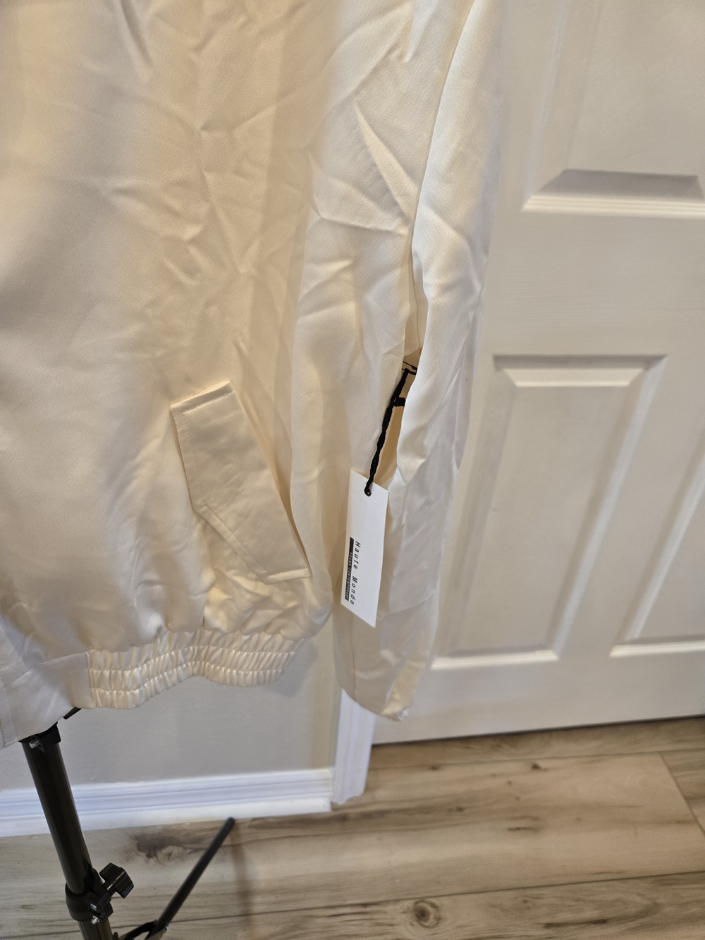 White Sequin Cropped Button-Front Shirt - Picture 3 of 3